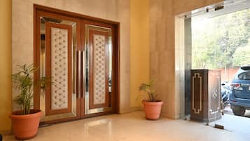 Habitación superior | Zona de estar | Televisión LED de 32 pulgadas con canales por cable, una televisión