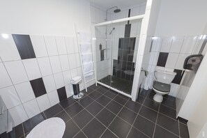Chambre Quadruple Confort | Salle de bain