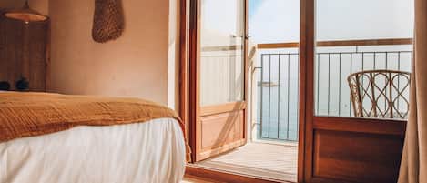 Egyptian cotton sheets, premium bedding, minibar, in-room safe