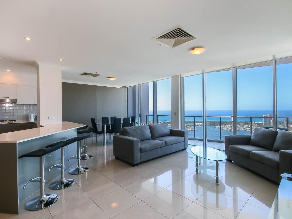 Spacious 3 Bedroom Apartment on the 39th floor with Pool
