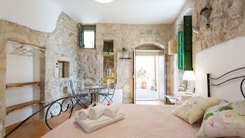 2 bedrooms, in-room safe, WiFi, bed sheets