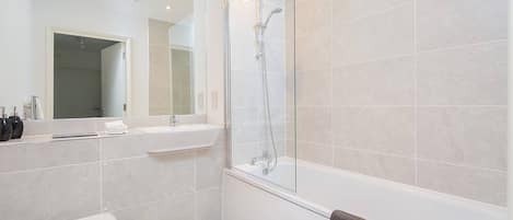 Apartment, 1 Bedroom | Bathroom