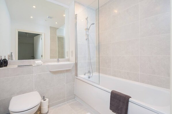 Apartment, 1 Bedroom | Bathroom