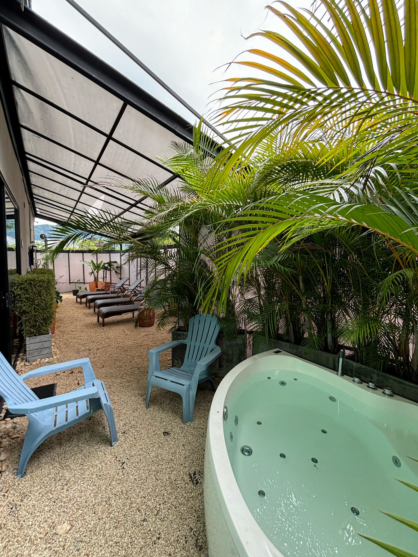 sauna, hot tub, steam room, turkish bath/hammam, body treatments