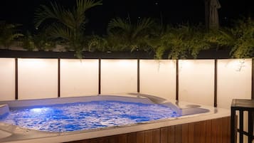 Bathtub spa outdoor