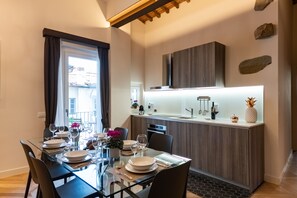 Deluxe Apartment, 2 Bedrooms, Balcony | Private kitchen