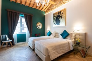 ดีลักซ์อพาร์ทเมนท์, 2 ห้องนอน, ระเบียง | เครื่องนอนระดับพรีเมียม, ตู้นิรภัยในห้องพัก