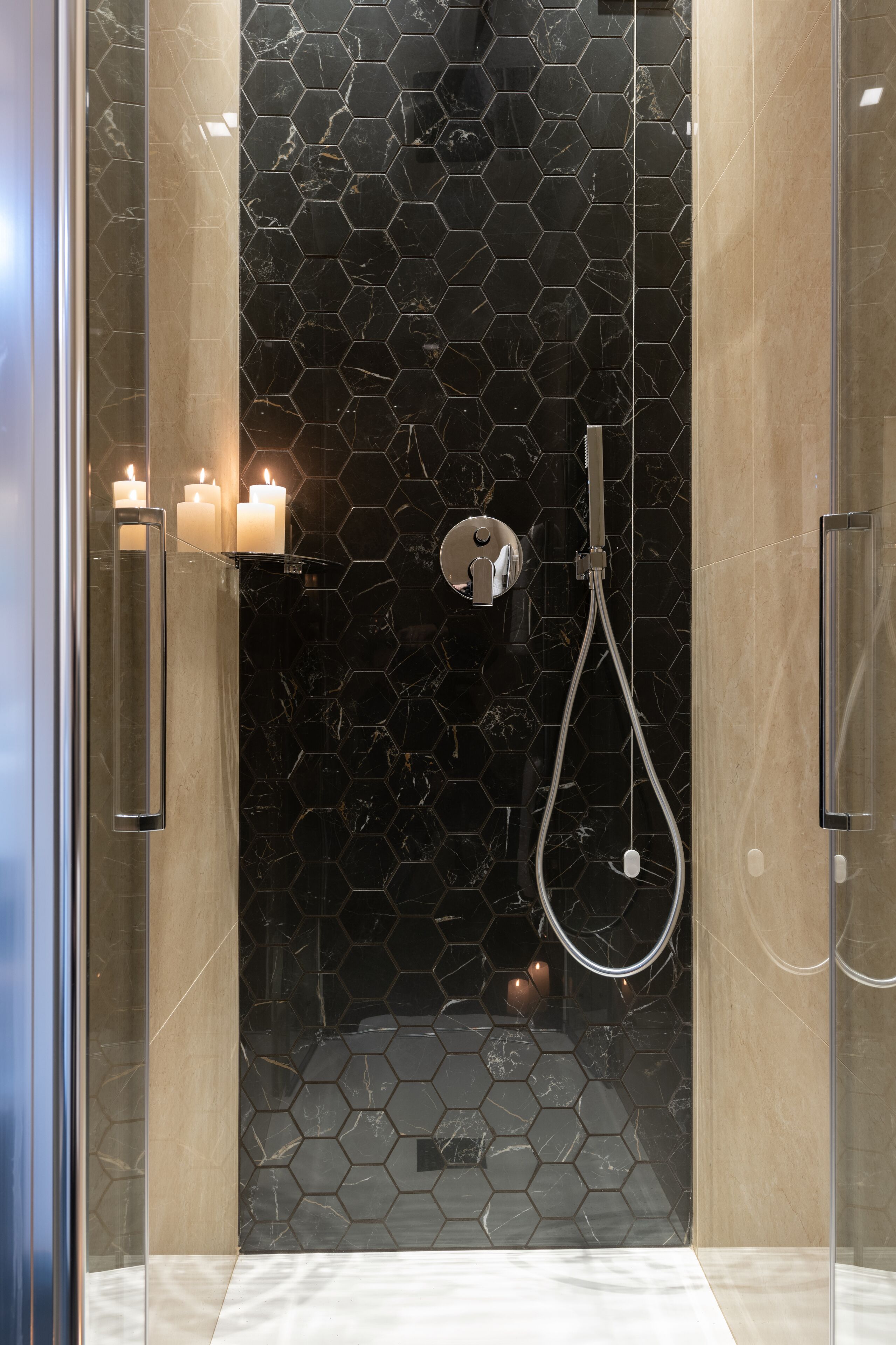 Design Apartment, 1 Bedroom | Bathroom | Shower, rainfall showerhead, hair dryer, slippers