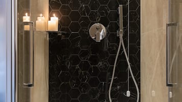 Design Apartment, 1 Bedroom | Bathroom | Shower, rainfall showerhead, hair dryer, slippers