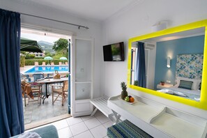 ファミリー デュープレックス | リビング エリア | LED テレビ