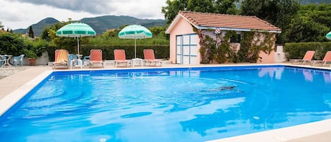 Außenpool (je nach Saison geöffnet)