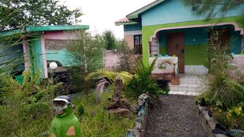 Single Room | Iron/ironing board, free WiFi, bed sheets