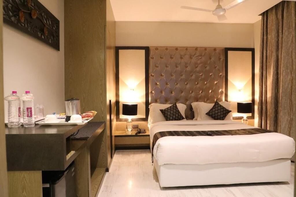 1 bedroom, hypo-allergenic bedding, in-room safe, soundproofing