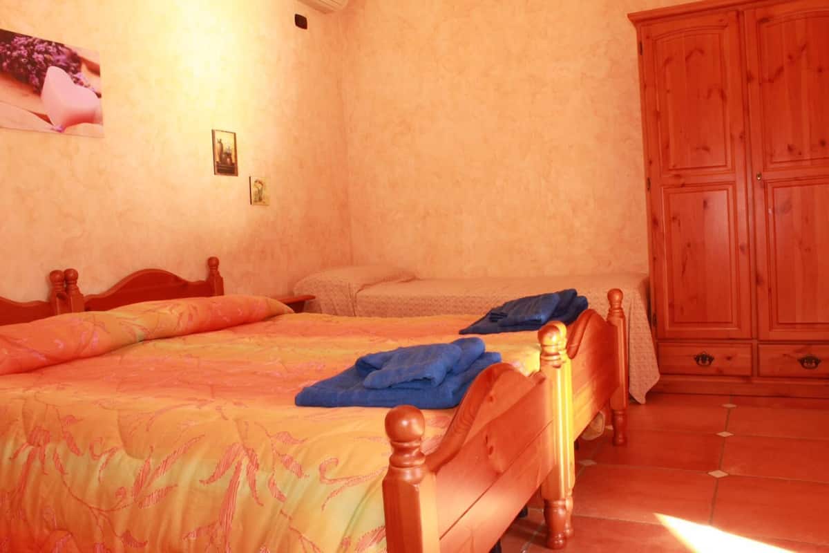 Standard Triple Room | Blackout curtains, free cots/infant beds, free WiFi, bed sheets