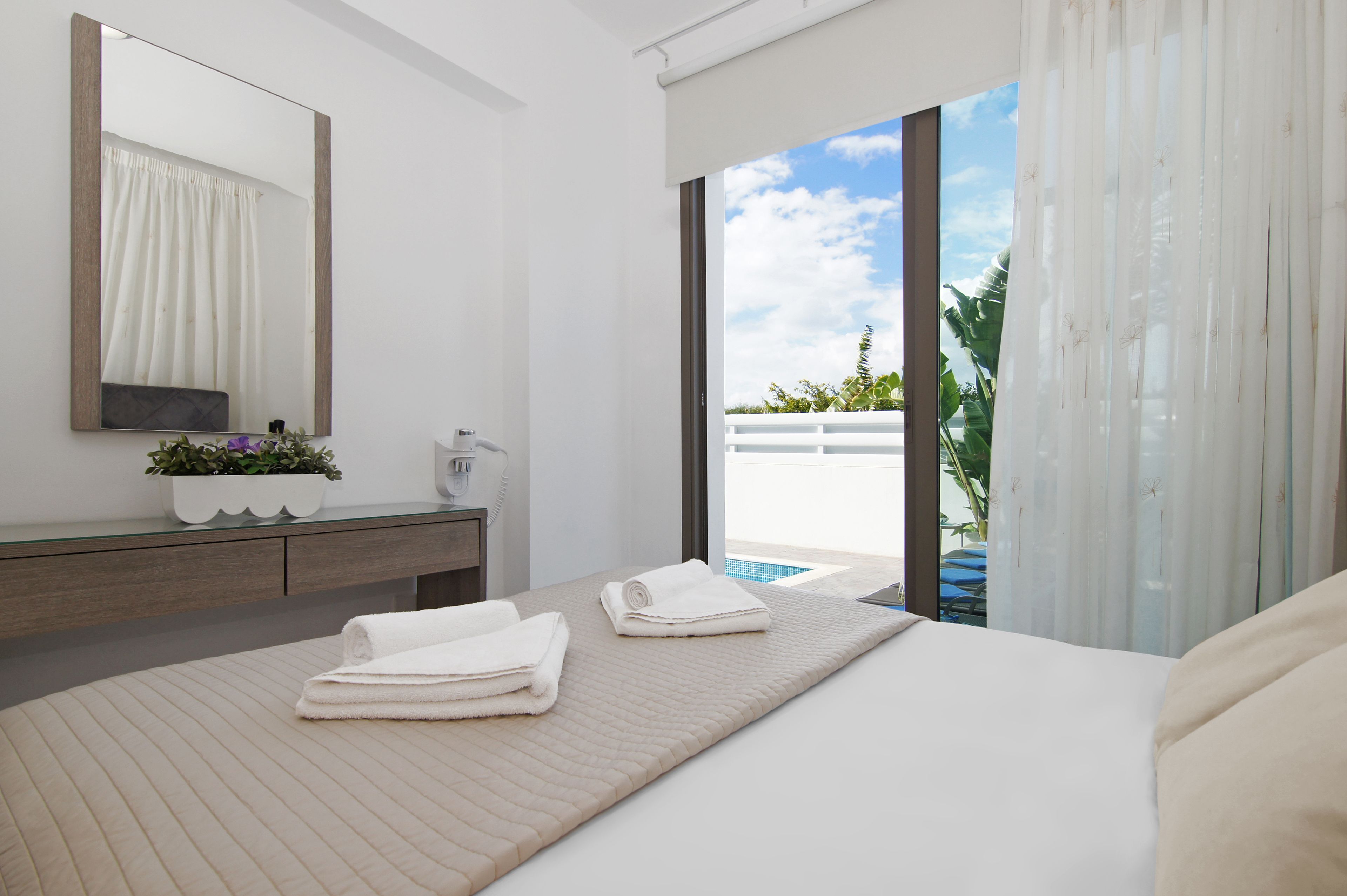 4 dormitorios, tabla de planchar con plancha, Internet y ropa de cama