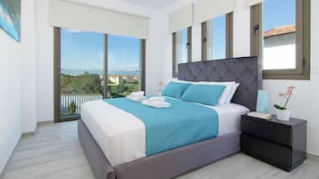 4 bedrooms, iron/ironing board, internet, bed sheets