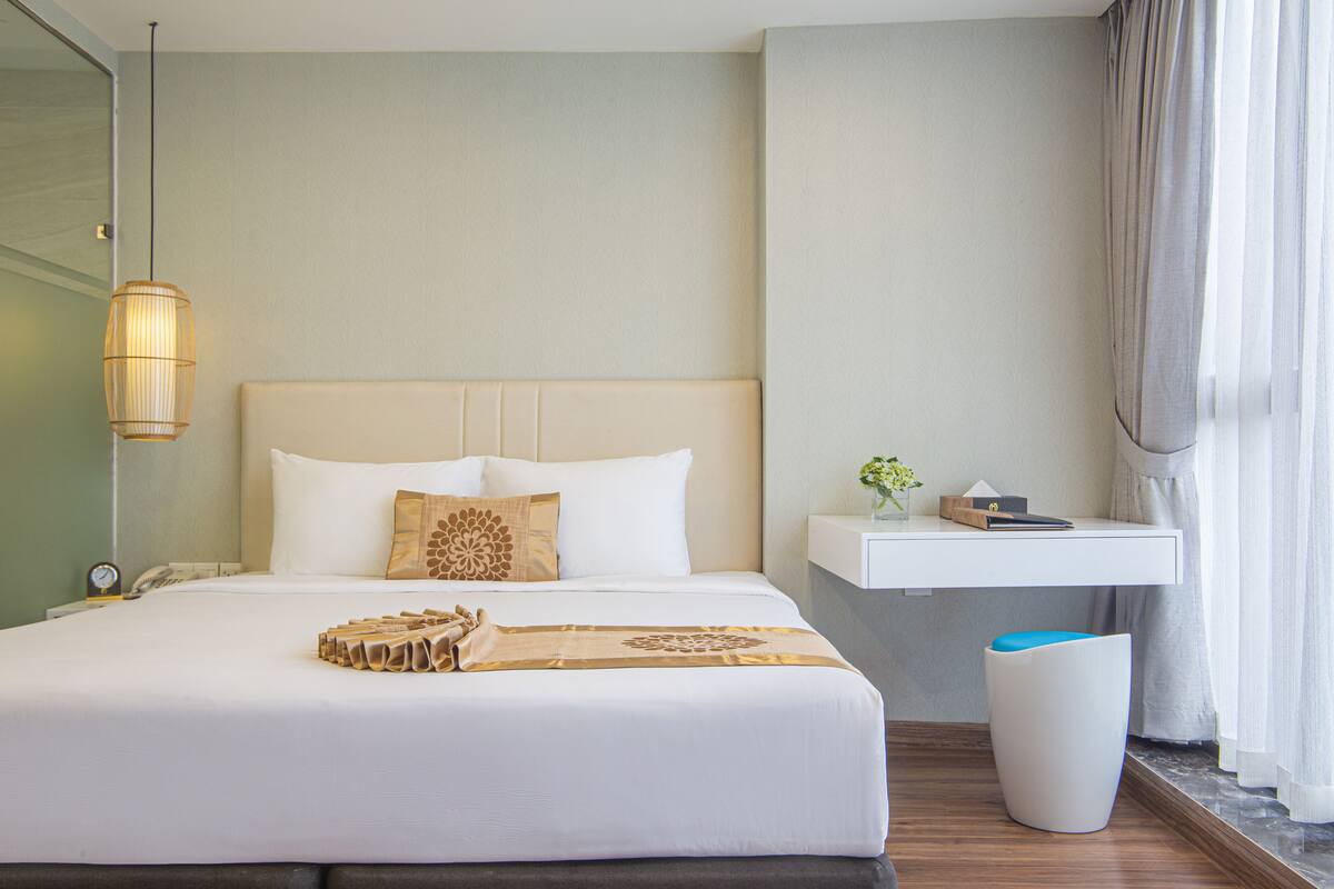 Studio, City View | Minibar, in-room safe, desk, laptop workspace