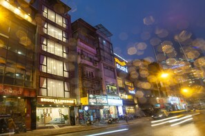 Front of property – evening/night - BridgeLakeside Hotel Hanoi (Hanoi)