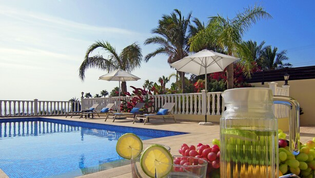 A pool area with lounge chairs, umbrellas, and a fruit basket. - VILLA CLEOPATRA  - 4bed Villa with large pool in Ayia Napa Hills (Paralimni)