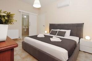 4 Schlafzimmer, Bügeleisen/Bügelbrett, Internetzugang, Bettwäsche