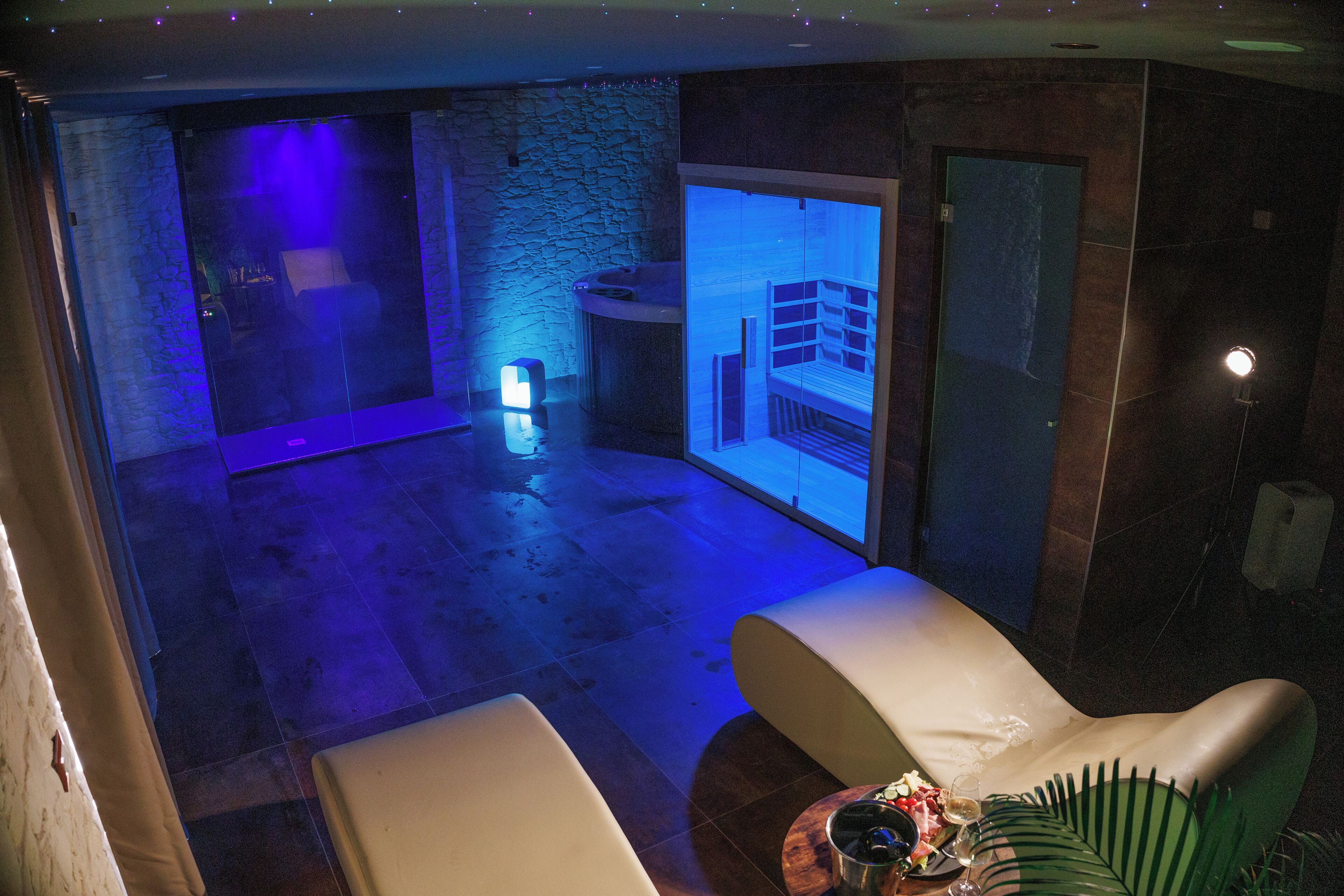 Couples treatment room(s), hot tub, body treatments, hot stone massages