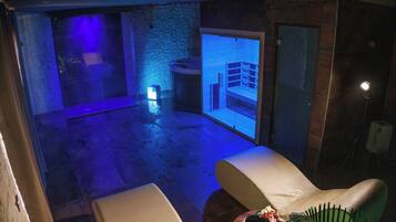 Couples treatment room(s), hot tub, body treatments, hot stone massages