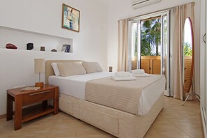 4 bedrooms, iron/ironing board, Internet, bed sheets