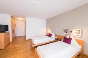 デスク、防音設備、WiFi (無料)、ベッドシーツ