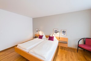 Escritorio, insonorización, wifi gratis y ropa de cama 