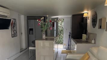 Smart TV, DVD player, offices