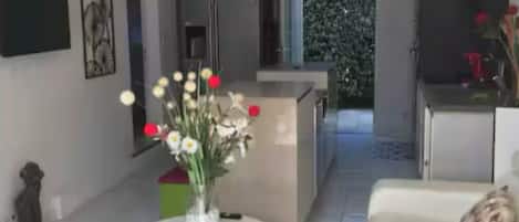 Smart TV, lettore DVD, studio