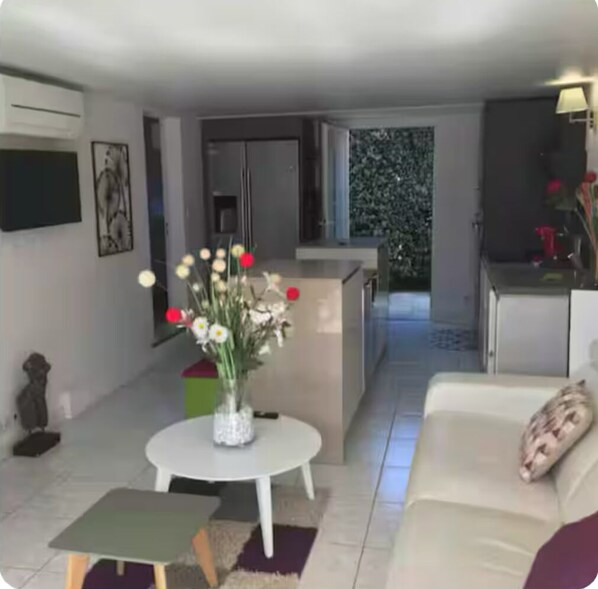 Smart TV, DVD player, offices - GARDENS OF GRAND SELVE Air conditioning, jacuzzi, sauna and swimming pool. (Launaguet)