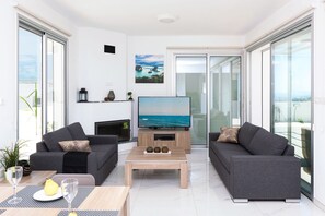 Télévision, cheminée