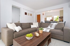 TV - VILLA SUMMER - 2BED WALKING DISTANCE TO AYIA TRIADA BEACH (Paralimni)