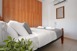 2 bedrooms, iron/ironing board, Internet, bed sheets - VILLA SUMMER - 2BED WALKING DISTANCE TO AYIA TRIADA BEACH (Paralimni)