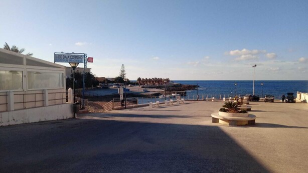 A coastal promenade with a bar named 'Lido Baja Cornino' and a beach bar. - House near the bay of Cornino (Cornino)