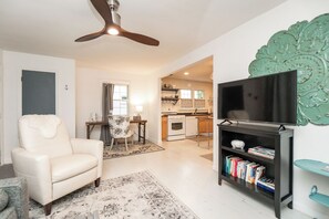 TV connectée, livres, chaßne hi-fi