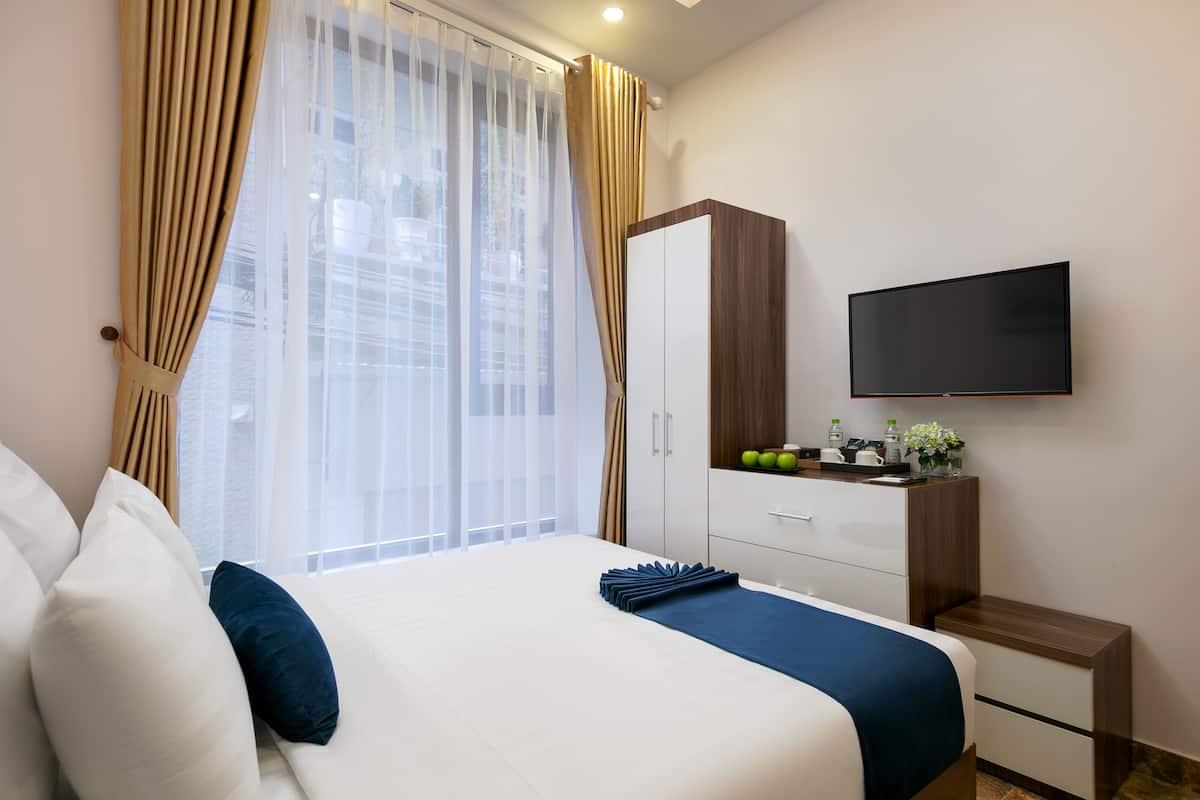 1 bedroom, in-room safe, desk, laptop workspace