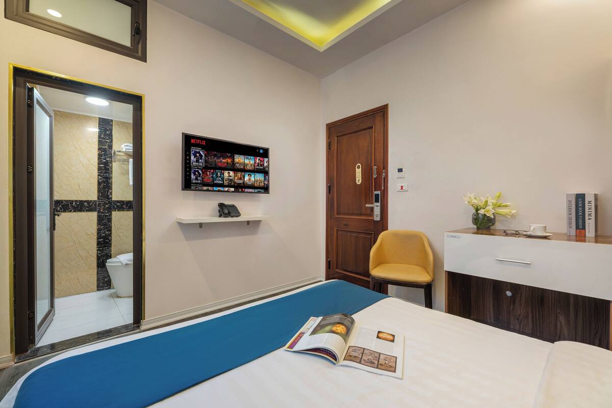 Premium bedding, minibar, in-room safe, desk
