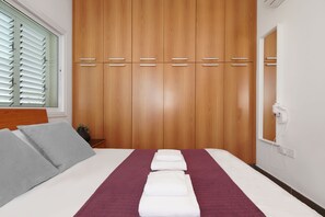 3 bedrooms, iron/ironing board, Internet, bed sheets