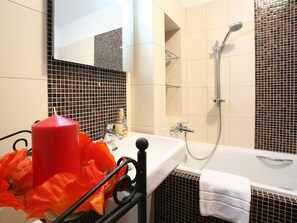 Hair dryer, towels, soap, toilet paper - Superior Studio with balcony, City Centre, Obchodna street Nr. 7 (Bratislava)