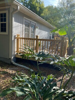 Property grounds - Private Cottage w/ Washer/Dryer Close to Many Area Attractions (Orange City)