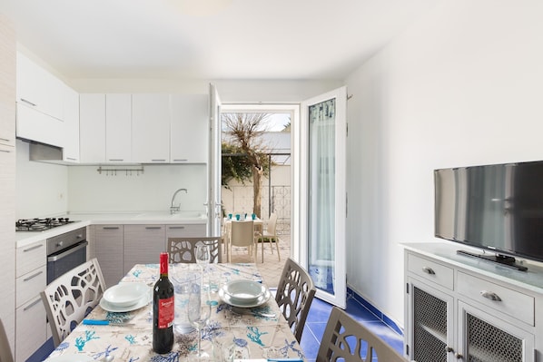 Comfort-Apartment, 2 Schlafzimmer (Appartamento 1) | Essbereich im Zimmer