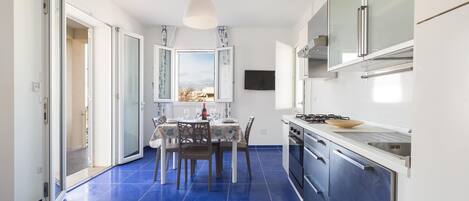 Comfort-Apartment, 1 Schlafzimmer (Appartamento 3) | Eigene Küche | Großer Kühlschrank, Herdplatte, Kochgeschirr/Geschirr/Besteck