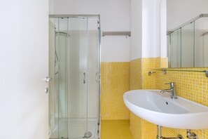 Comfort Apartment, 1 Bedroom (Appartamento 2) | Bathroom | Shower, hair dryer - Residence Spiaggia d'Oro (Porto Cesareo)