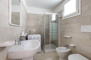 Standard Apartment, 1 Bedroom (Bilo B) | Bathroom