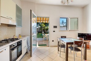 Hus Comfort - 1 sovrum (Bilo Libellula) | Vardagsrum | Tv