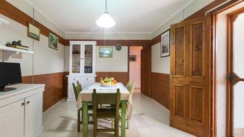 Standard House, 2 Bedrooms | In-room dining