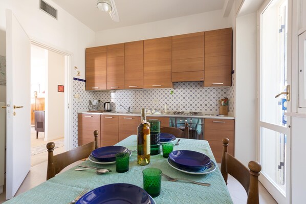 Standard Apartment, 3 Bedrooms | Private kitchen | Full-sized fridge, microwave, oven, stovetop