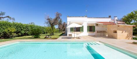 Seasonal outdoor pool